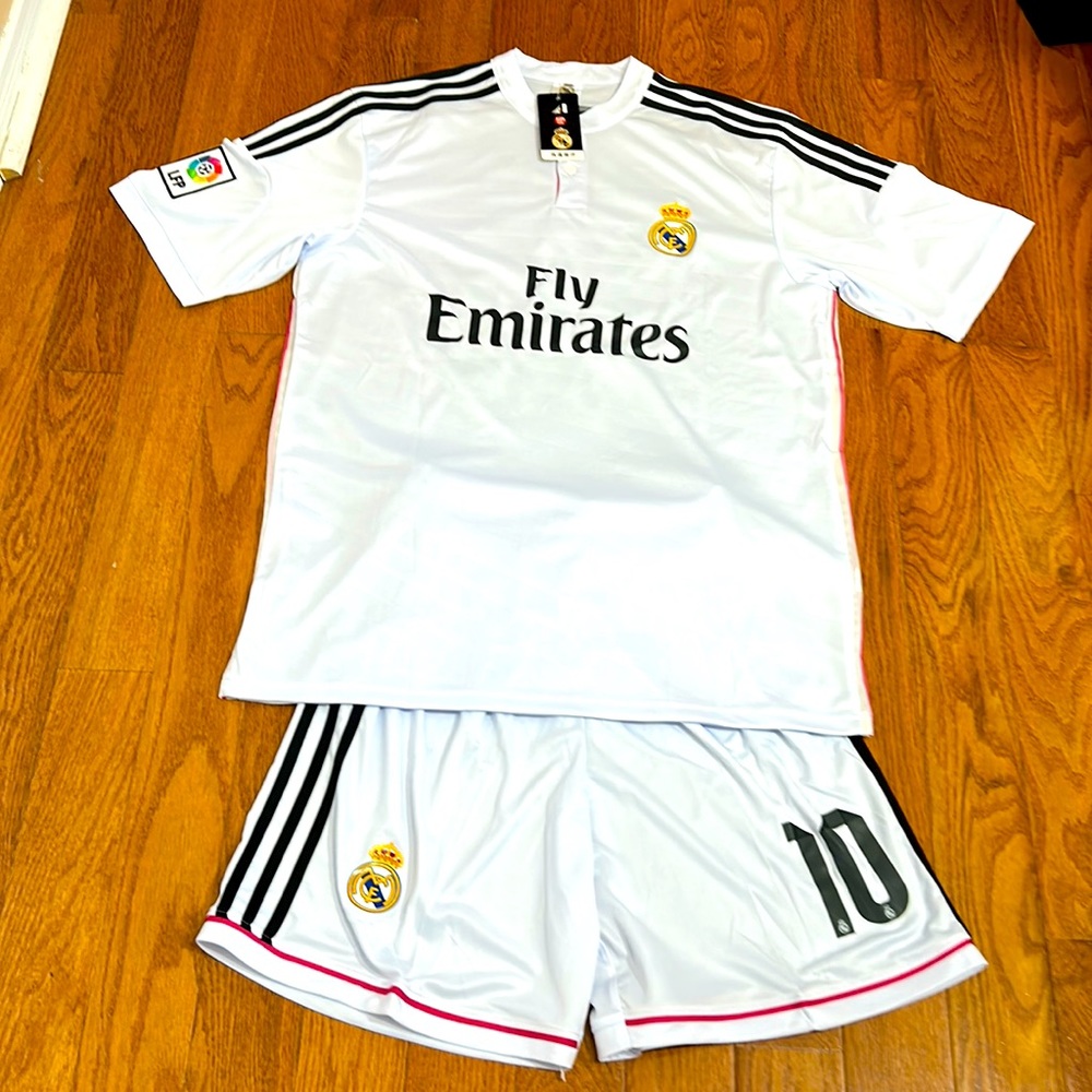 NWT REAL MADRID FLY EMIRATES SOCCER JERSEY AND SHORTS number 10 JAMES SIZE 2XL